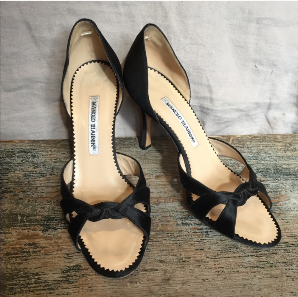 Manolo Blahnik black shoes heels